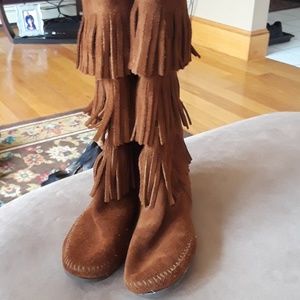 Minnetonka rust colored boots